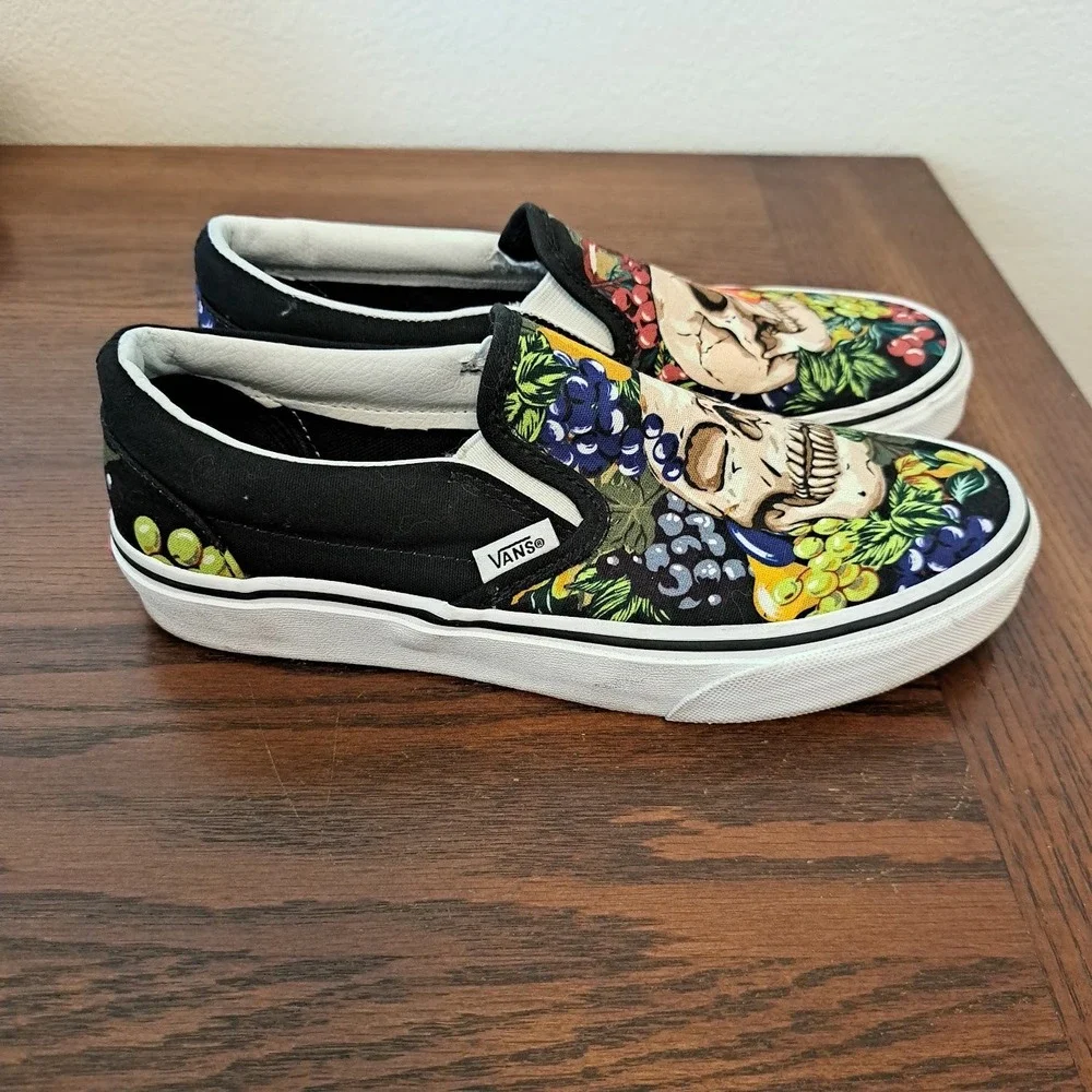 Vans Classic Slip-On Still Life Skull Fruit Black White Mens 6 Women 7.5